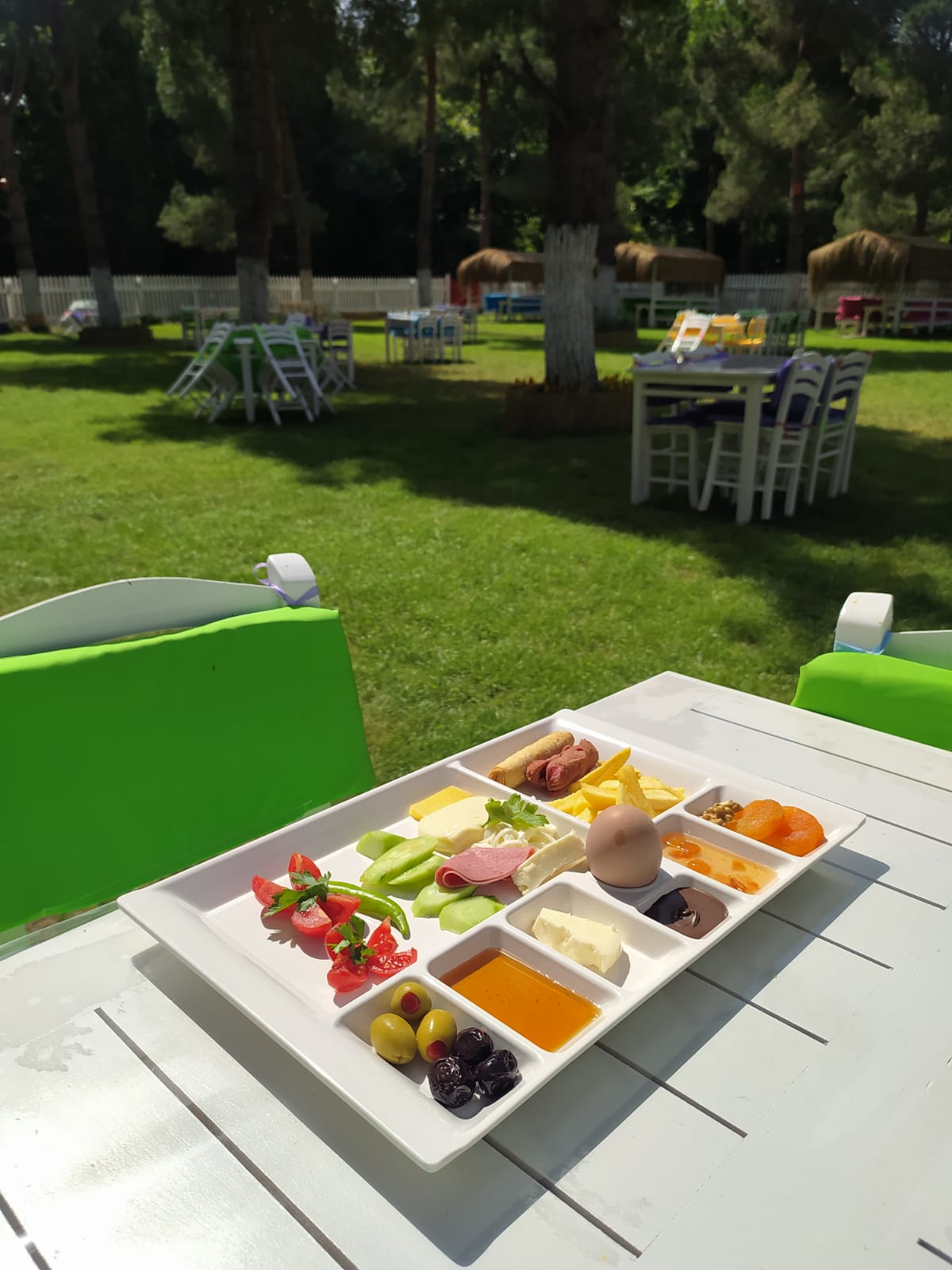 KUŞ SESİ EŞLİĞİNDE KAHVALTI